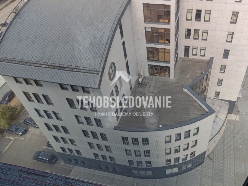 Вид нижней части бизнес-центра