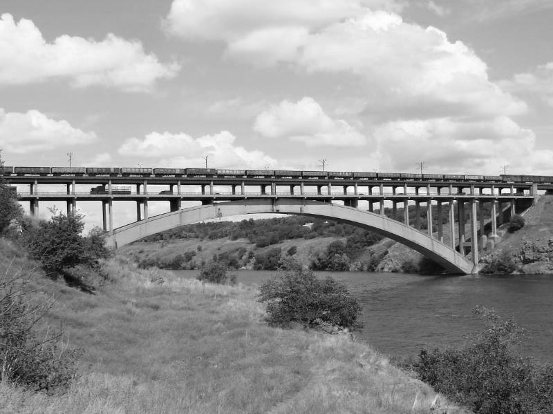 Двухъярусный железобетонный мост через Старый Днепр. Украина